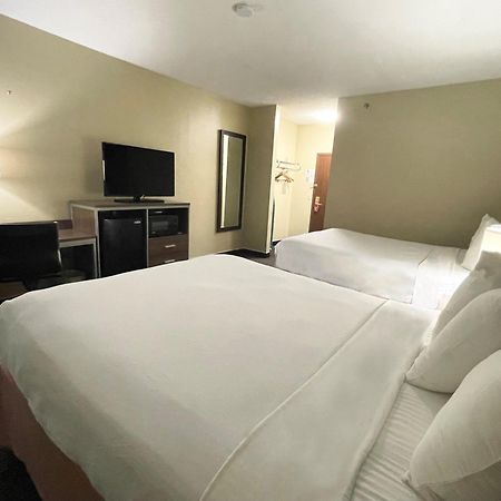 מלון Saint Charles Super 8 By Wyndham St Charles מראה חיצוני תמונה