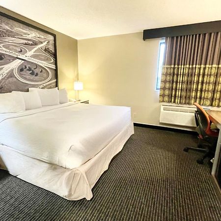 מלון Saint Charles Super 8 By Wyndham St Charles מראה חיצוני תמונה