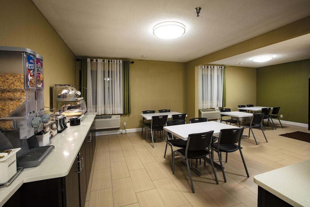 מלון Saint Charles Super 8 By Wyndham St Charles מראה חיצוני תמונה