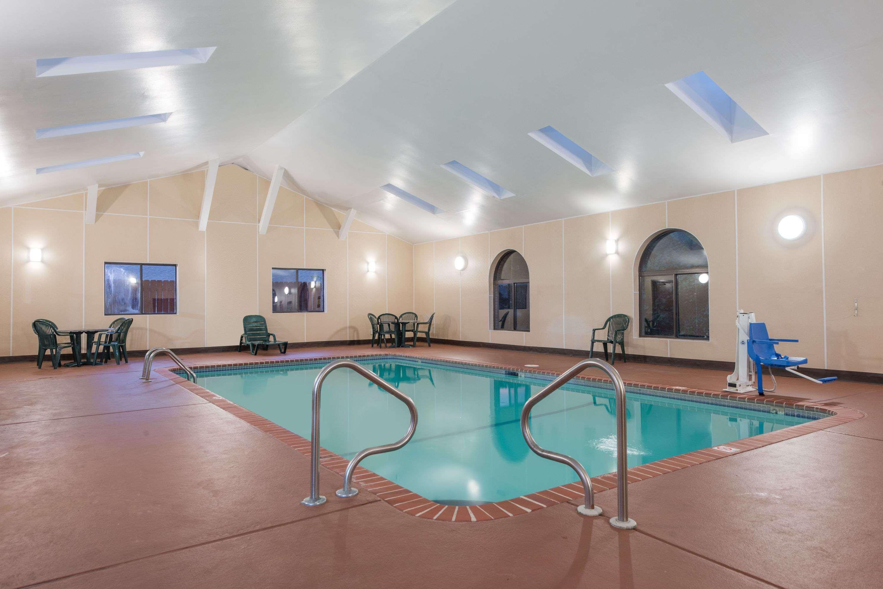 מלון Saint Charles Super 8 By Wyndham St Charles מראה חיצוני תמונה
