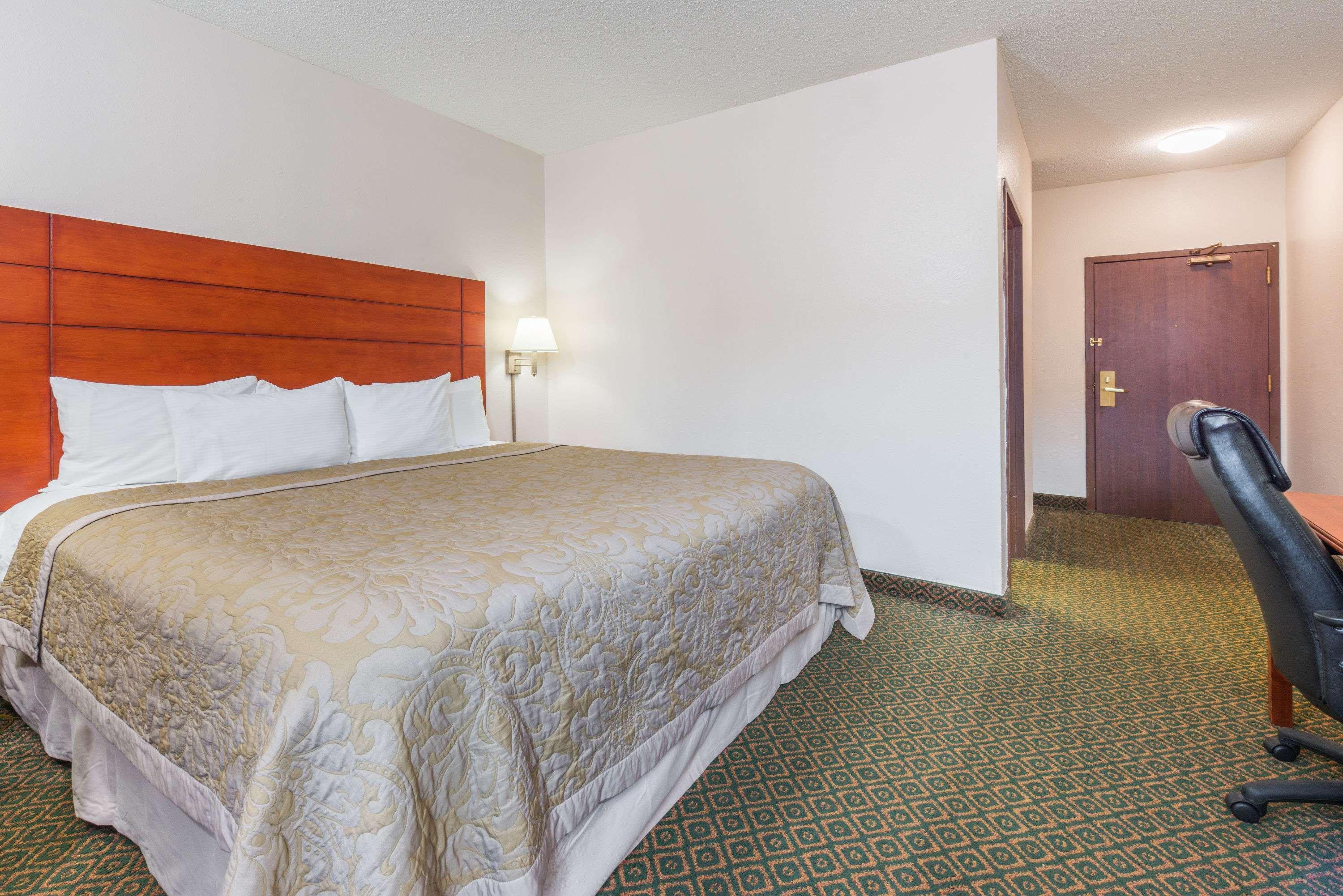 מלון Saint Charles Super 8 By Wyndham St Charles מראה חיצוני תמונה