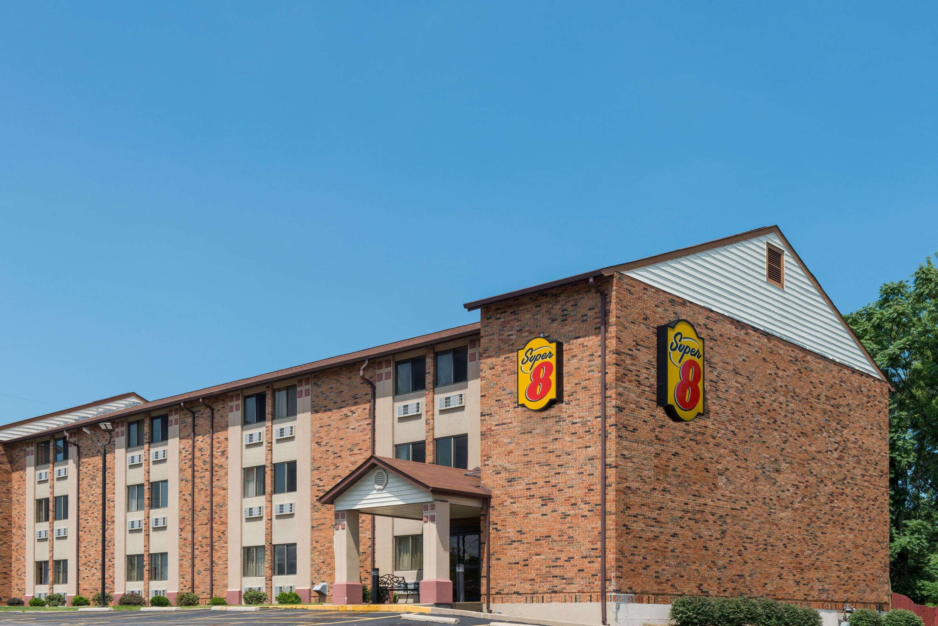 מלון Saint Charles Super 8 By Wyndham St Charles מראה חיצוני תמונה