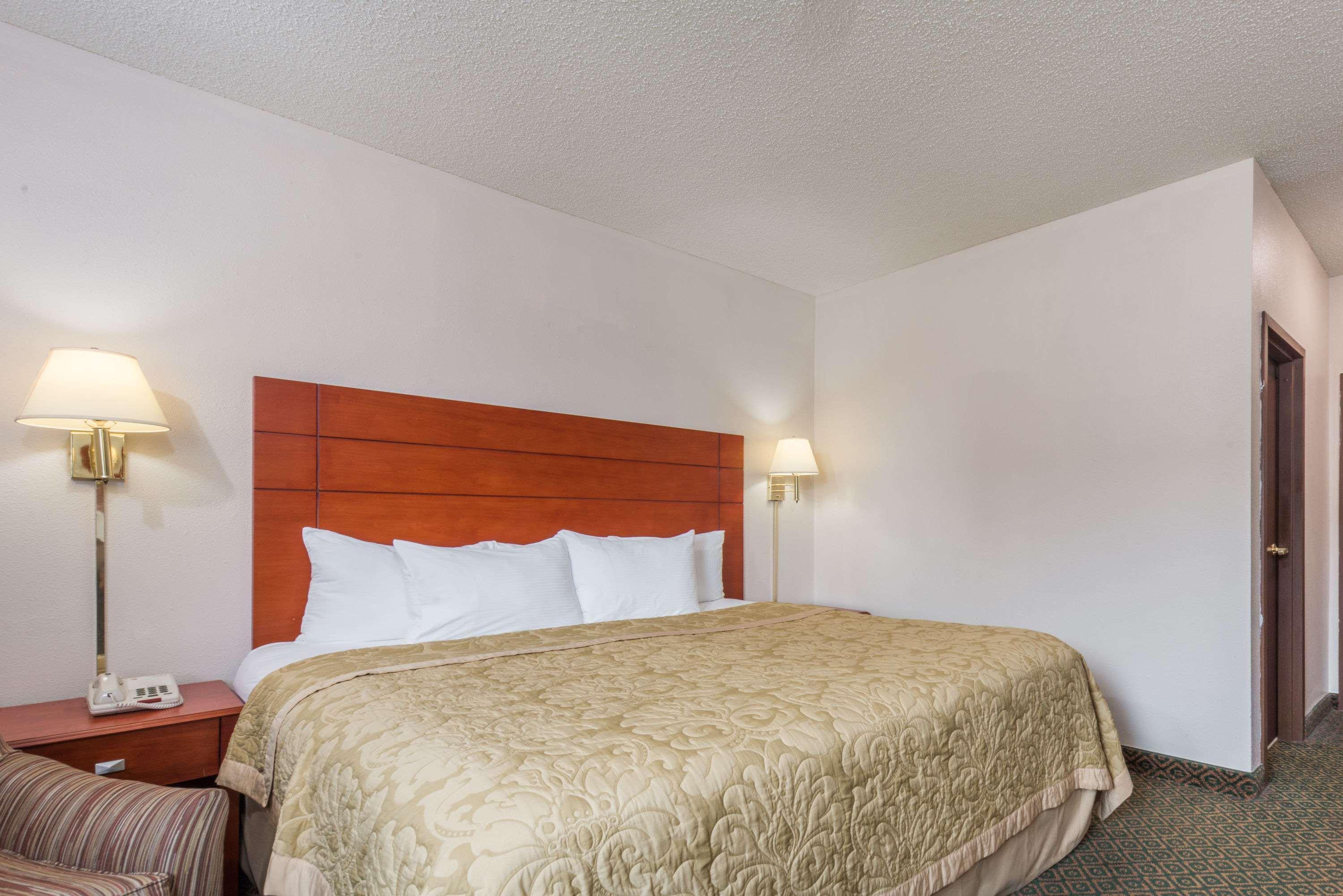 מלון Saint Charles Super 8 By Wyndham St Charles מראה חיצוני תמונה