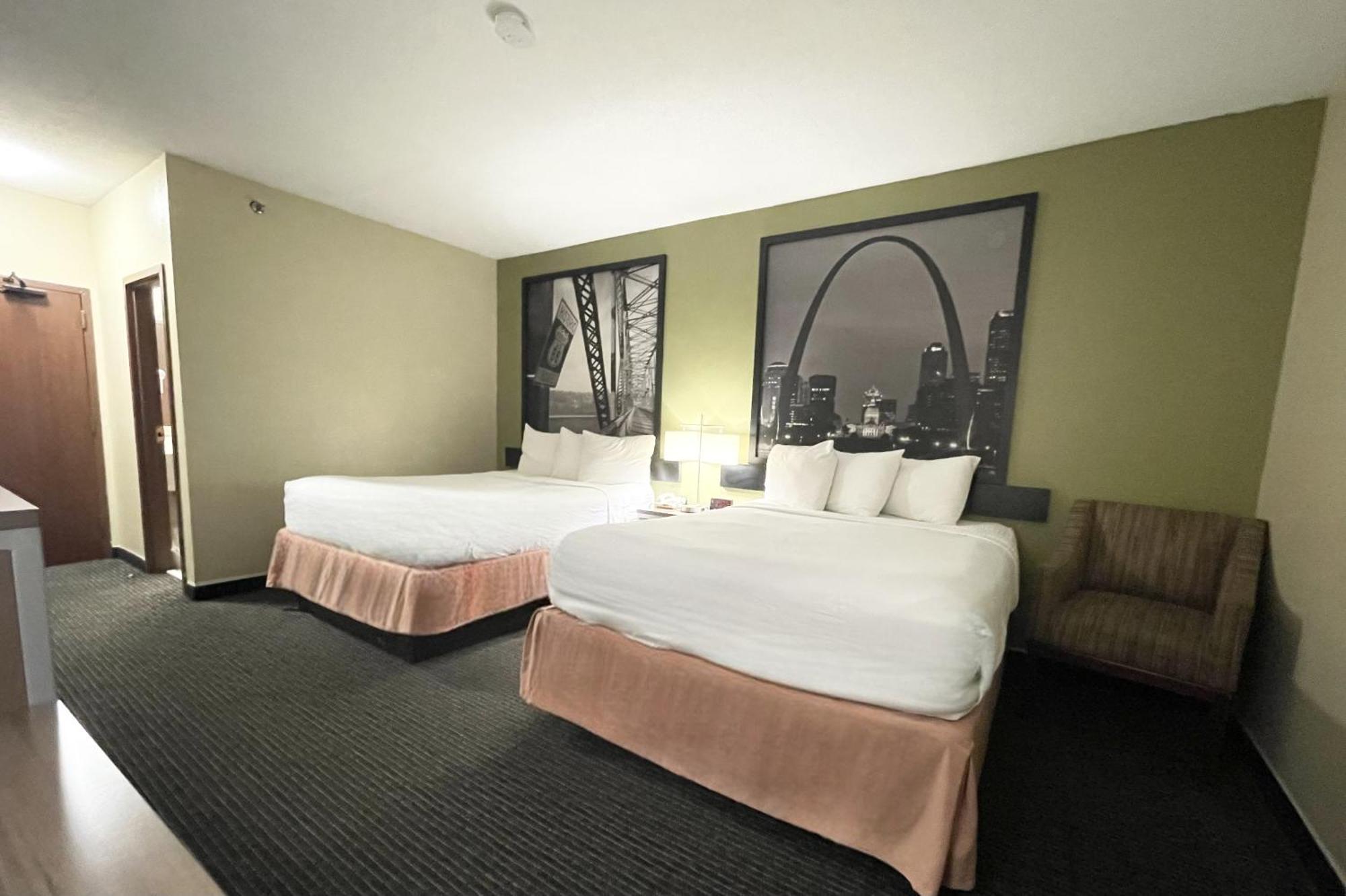 מלון Saint Charles Super 8 By Wyndham St Charles מראה חיצוני תמונה
