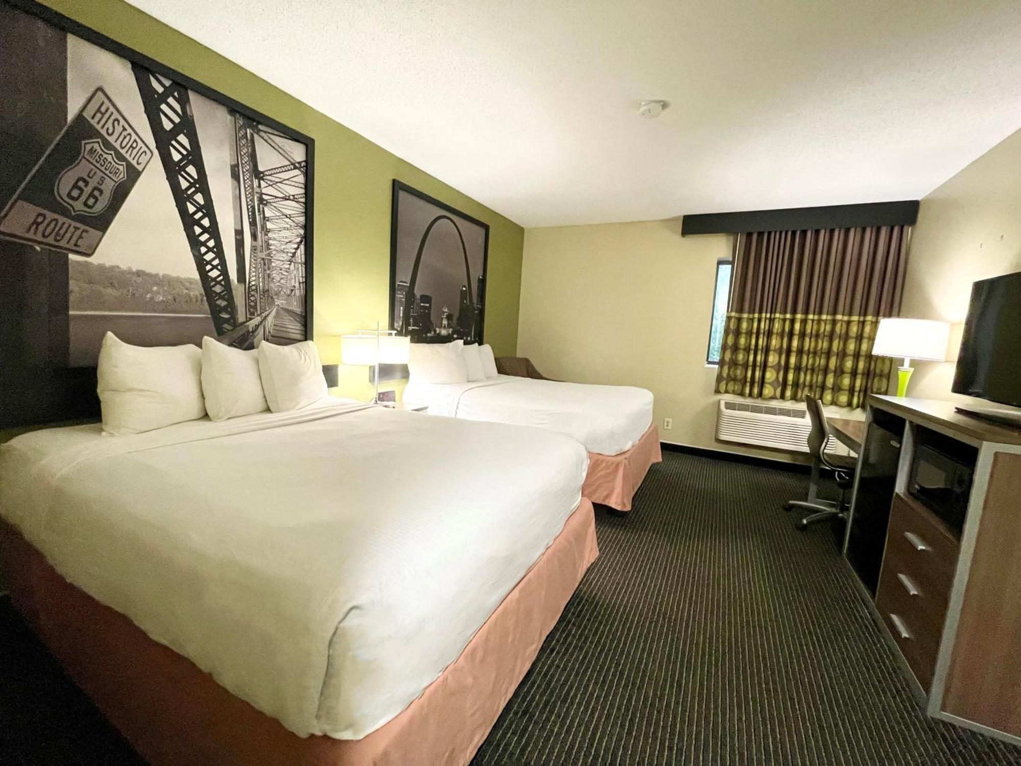 מלון Saint Charles Super 8 By Wyndham St Charles מראה חיצוני תמונה