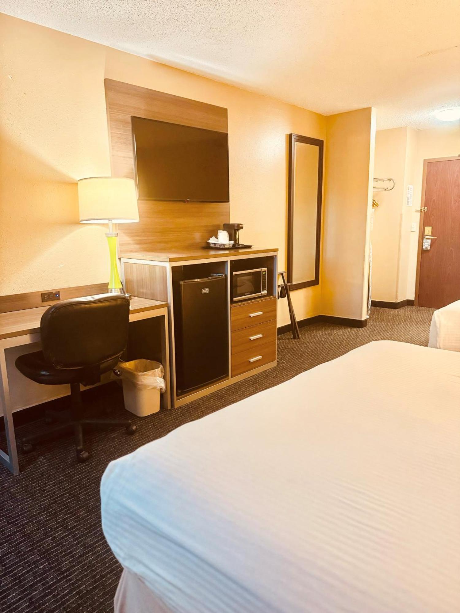 מלון Saint Charles Super 8 By Wyndham St Charles מראה חיצוני תמונה