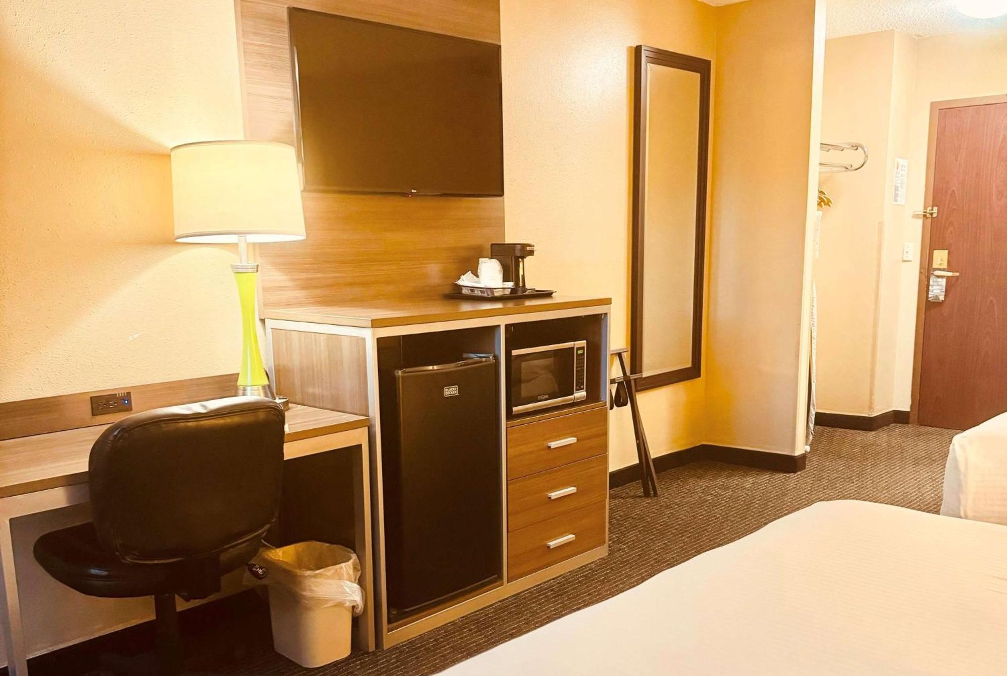 מלון Saint Charles Super 8 By Wyndham St Charles מראה חיצוני תמונה