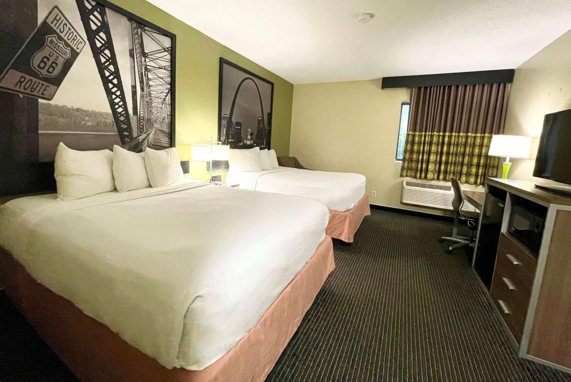 מלון Saint Charles Super 8 By Wyndham St Charles מראה חיצוני תמונה