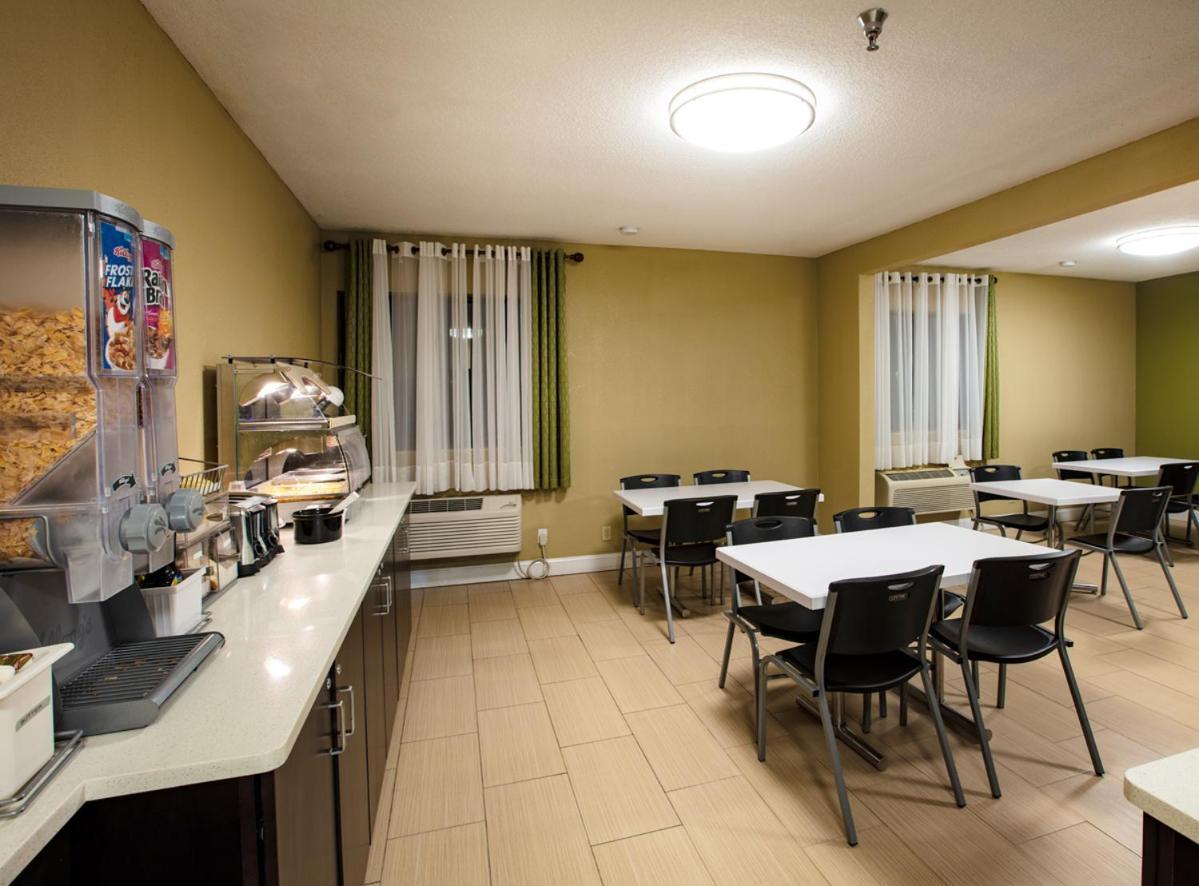 מלון Saint Charles Super 8 By Wyndham St Charles מראה חיצוני תמונה