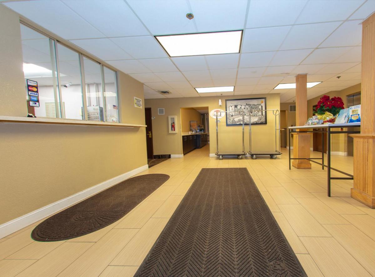 מלון Saint Charles Super 8 By Wyndham St Charles מראה חיצוני תמונה