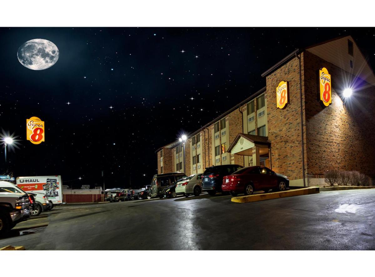 מלון Saint Charles Super 8 By Wyndham St Charles מראה חיצוני תמונה